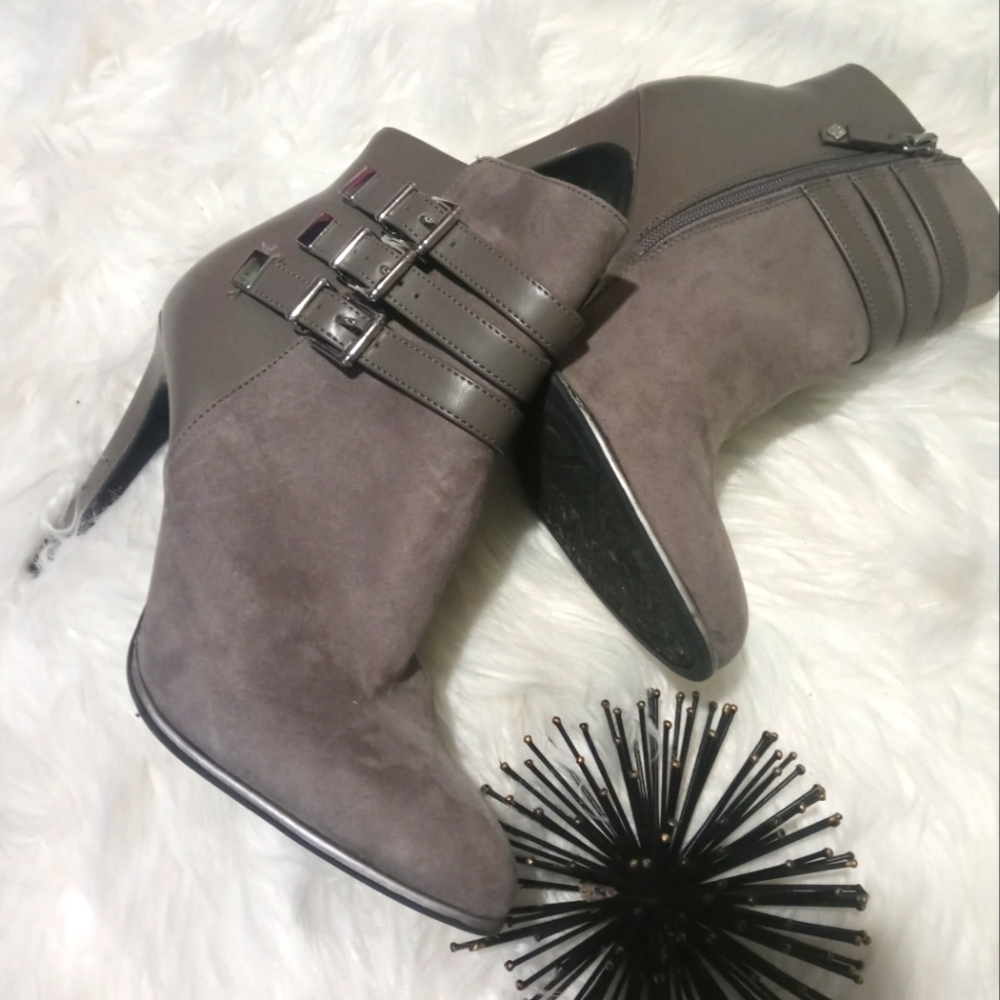 Women's size 8.5 Sam and Libby ankle boots